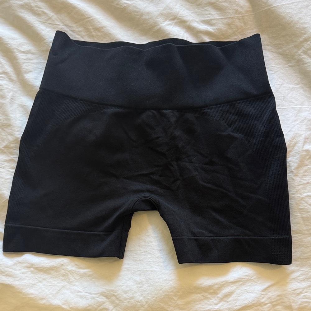 Set active black biker shorts, size L